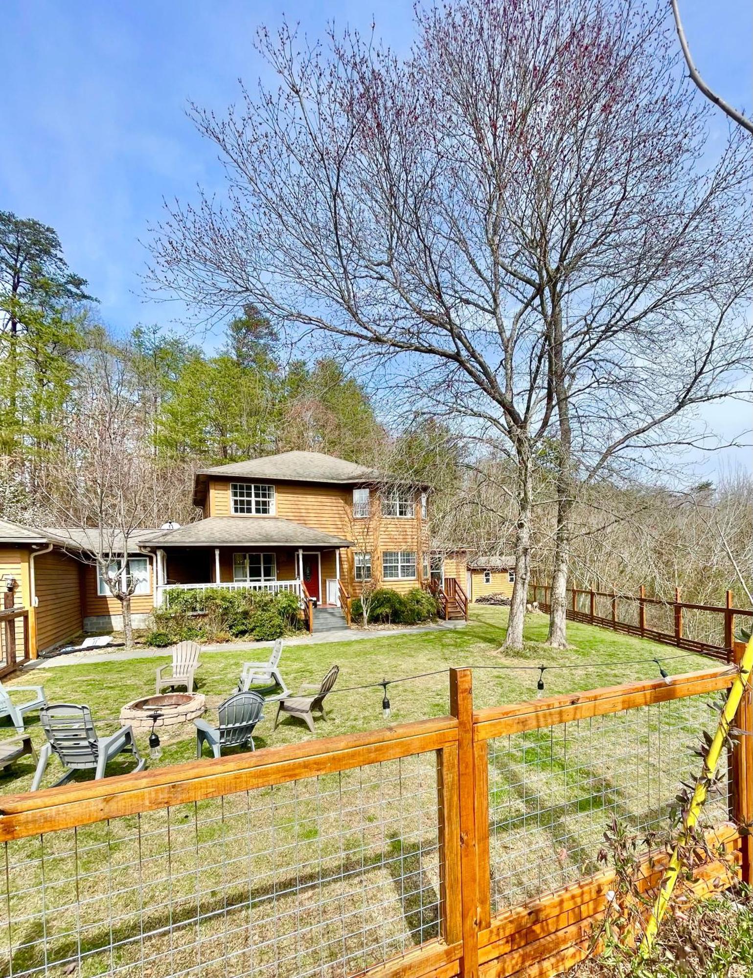 5Bedrooms*4King Beds*Outstanding Location*Hottub* Сивиървил Екстериор снимка