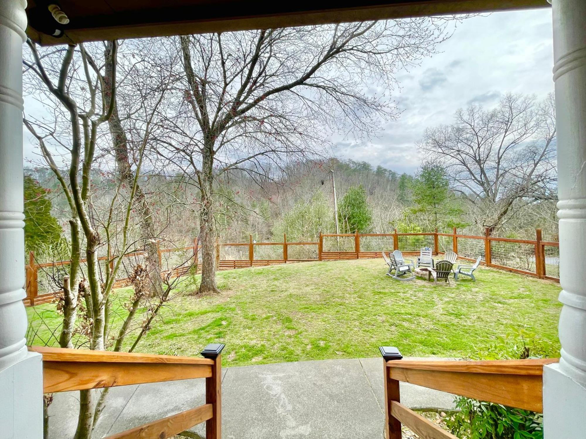 5Bedrooms*4King Beds*Outstanding Location*Hottub* Сивиървил Екстериор снимка