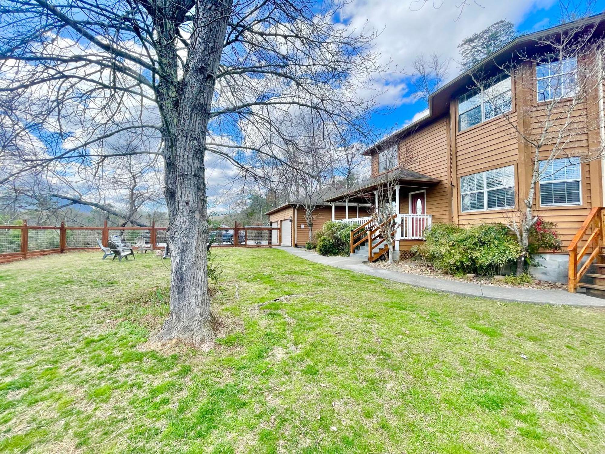 5Bedrooms*4King Beds*Outstanding Location*Hottub* Сивиървил Екстериор снимка