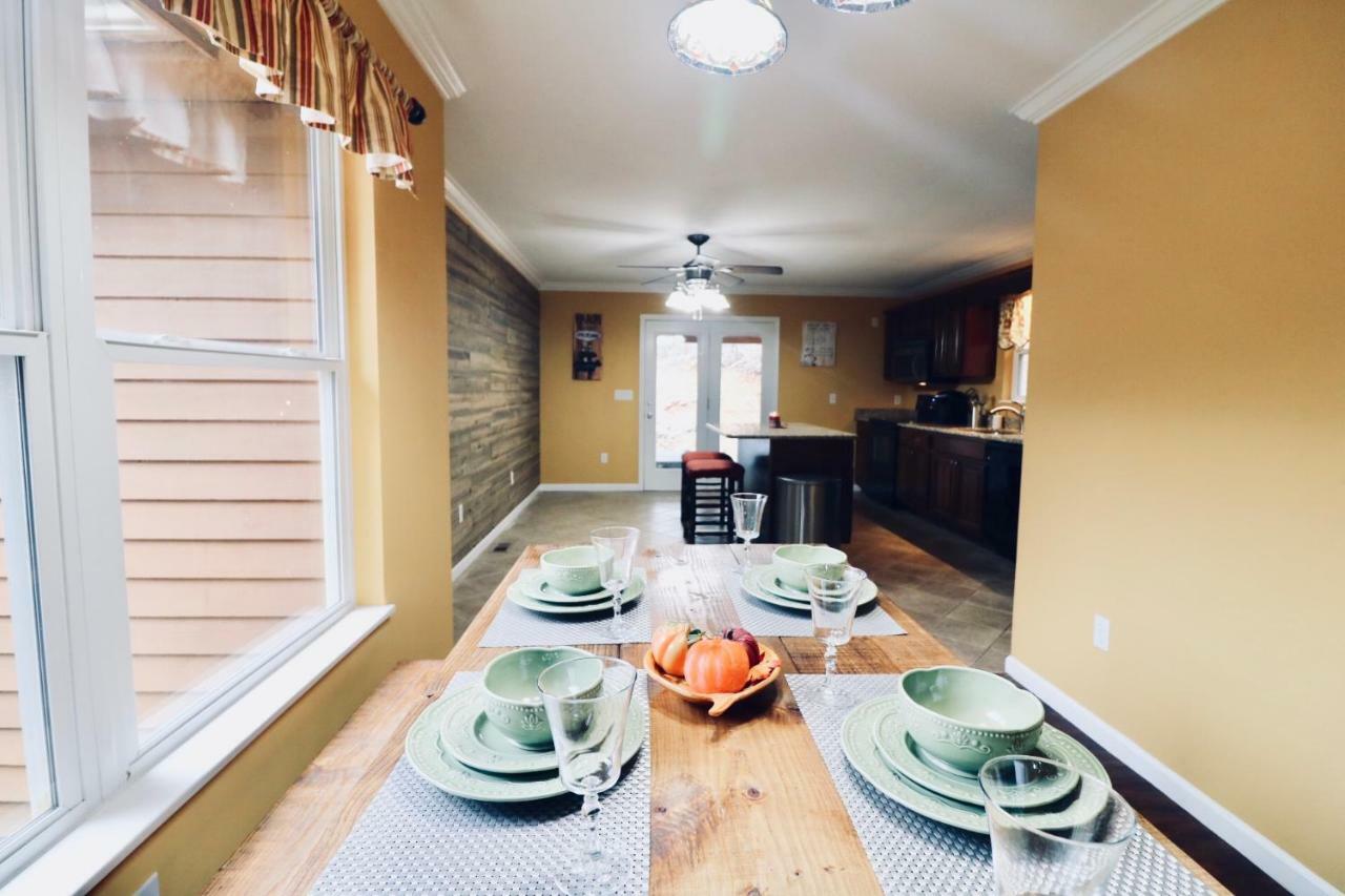 5Bedrooms*4King Beds*Outstanding Location*Hottub* Сивиървил Екстериор снимка