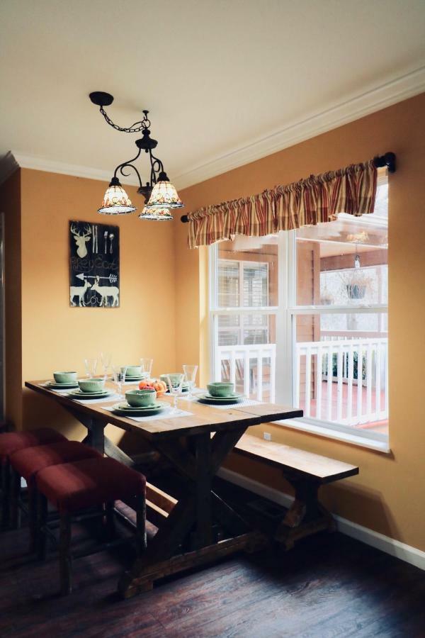 5Bedrooms*4King Beds*Outstanding Location*Hottub* Сивиървил Екстериор снимка
