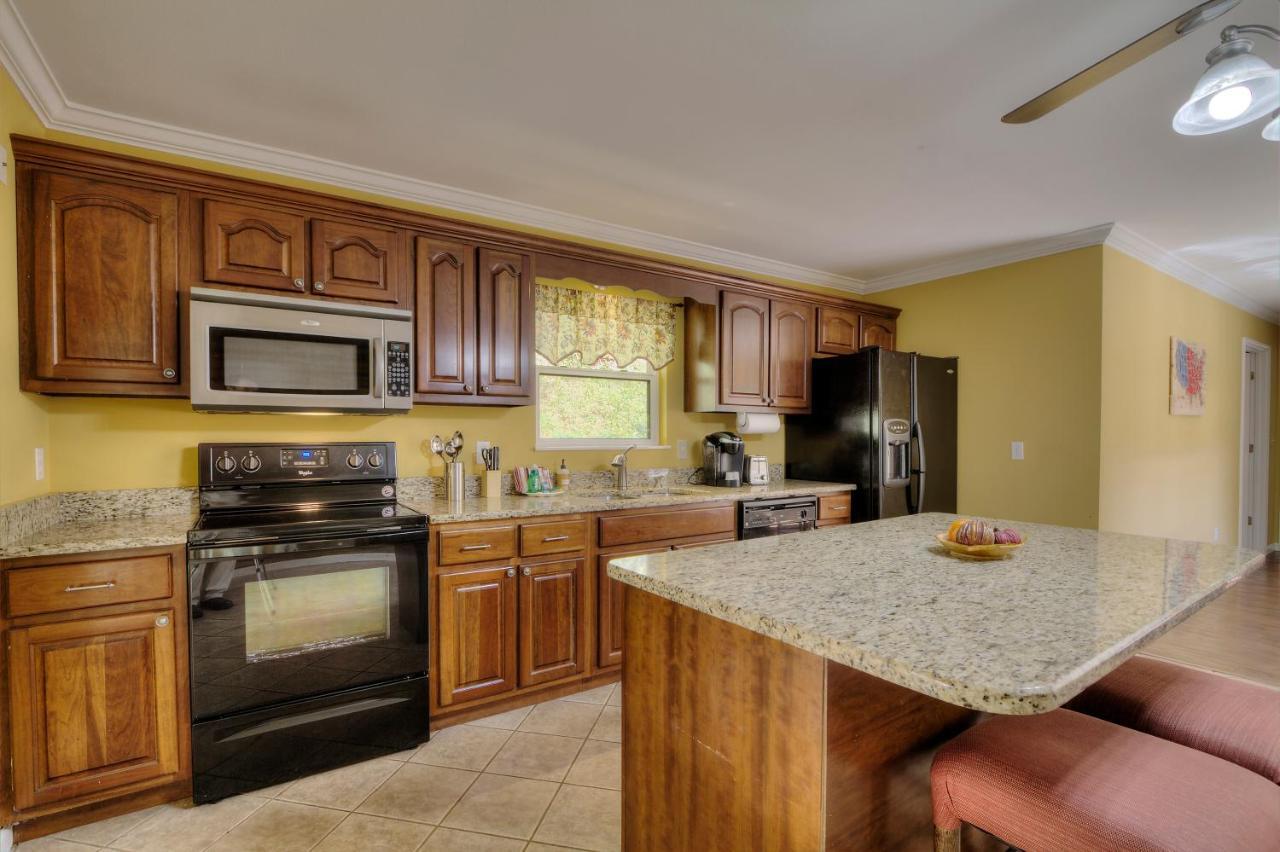 5Bedrooms*4King Beds*Outstanding Location*Hottub* Сивиървил Екстериор снимка