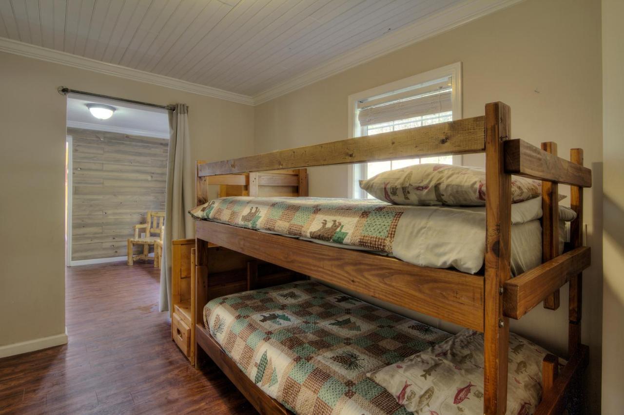 5Bedrooms*4King Beds*Outstanding Location*Hottub* Сивиървил Екстериор снимка