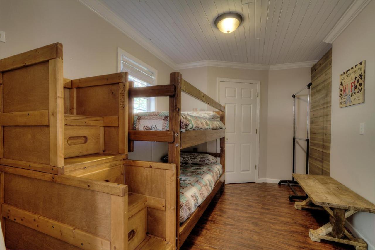 5Bedrooms*4King Beds*Outstanding Location*Hottub* Сивиървил Екстериор снимка