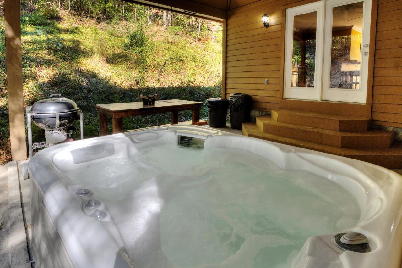 5Bedrooms*4King Beds*Outstanding Location*Hottub* Сивиървил Екстериор снимка